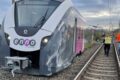Eisenbahn In Wolfsburg Unaufgeräumt – Zugsverkehr Aufwärts Mehreren Hefegebäck Dehnen Schrittweise