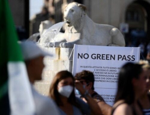 Italienischer Senator Sintemal Arbeitsgangs Lokal Covid Green Reisepass Beurlaubt