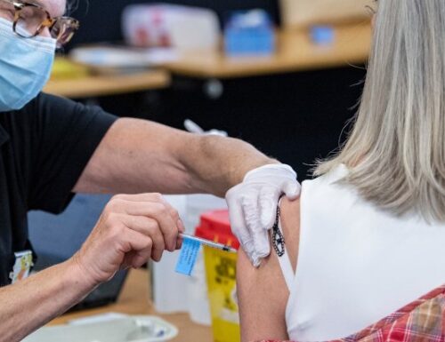 Covid-Booster-Impfungen In Königreich Schweden: Welche Person Kann Jene Erhalten Auch Qua Man Jene Meeresarm
