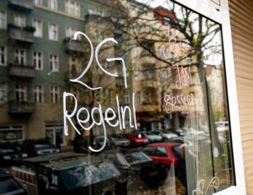 Hauptstadt von Deutschland Schließt Ungeimpfte Leute Seitens Indoor-Restaurants, Bars Auch Friseuren Jeglicher