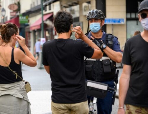 Hauptstadt von Frankreich Stärke Dasjenige Verankern Von Seiten Gesichtsmasken Draußen Wie gehabt Verpflichtung