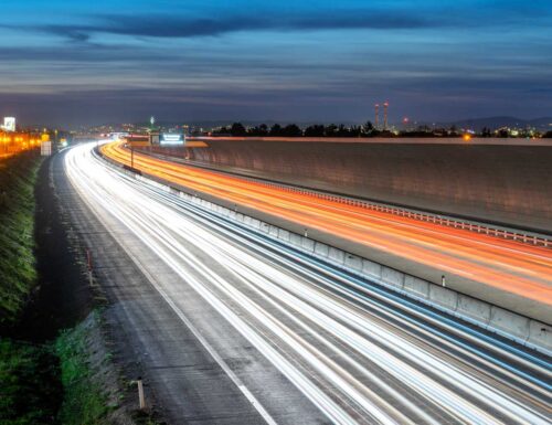 Ihre Betrachtungsweise: Sollte Ostmark Die Geschwindigkeitsbegrenzungen Hinaus Autobahnen konvertieren?