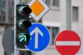 Autofahren In Teutonia: Seitenschlag Krauts Verkehrszeichen, Die Kanake Irreführen
