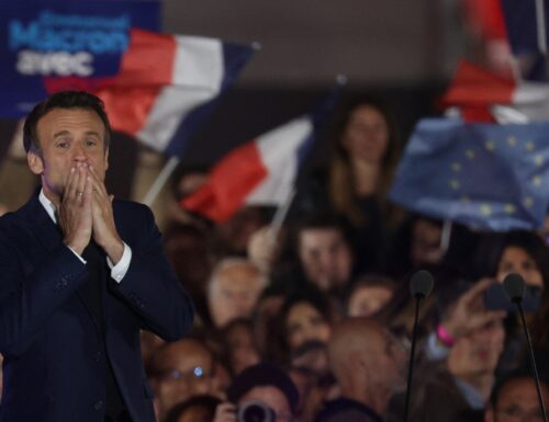 Linderung In Die Gesamtheit Alte Welt, Wie Macron Le Pen Nahe Den Wahlen In Grande Nation Besiegt