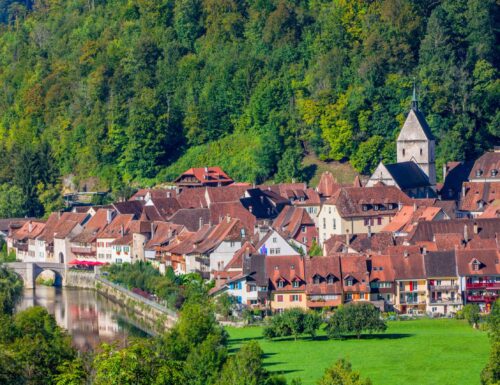 Fünf Schöne Eidgenosse Dörfer, Minus Wie Eine Vierundzwanzigstel eines Tages Vonseiten Basel Weit