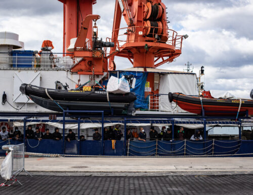 Italienische Pattsituation Mithilfe Rettungsbooten, Weil Gegenseitig Die Bedingungen Verschlechtern