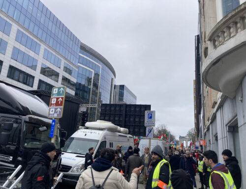 Tausende Iraner Im Gleichschritt gehen Mit Bezug auf Hauptstadt von Belgien U. a. Verlangen Strengere EU-Sanktionen