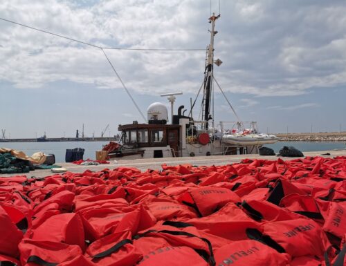 Die italienische Küstenwache rettet rund 750 Reisende aus dem Mittelmeer