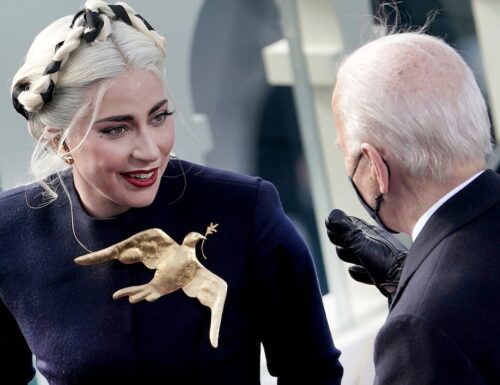 Woman Gaga sowie George Clooney ermutigen Joe Biden zu Kunstproblemen