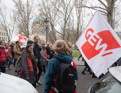 Einschüchternder Lehrerstreik in Berlin: Bildungsgesetzgeber stellt GEW-Arbeitgeber zufrieden
