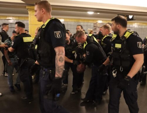 Unterirdisches Terminal Hermannplatz: 8 Polizeibeamte zähmen Angreifer
