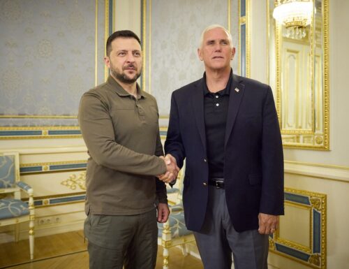 Mike Pence überraschend in der Ukraine US-Präsidentschaftskandidat trifft Selenskyj in Kiew