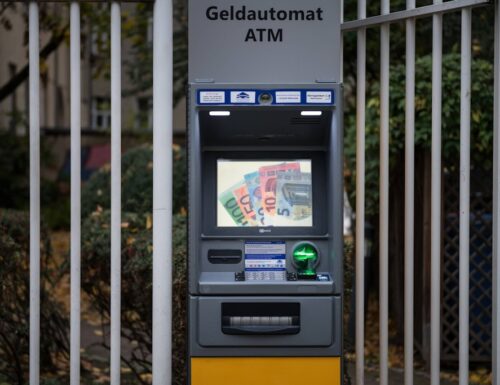 Brüder haben angeblich einen ganzen Geldautomaten gestohlen