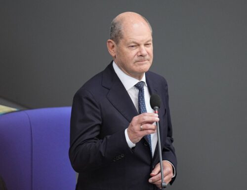 Bundeskanzler Olaf Scholz äußert sich zu Elterngeld und Haushaltsparität