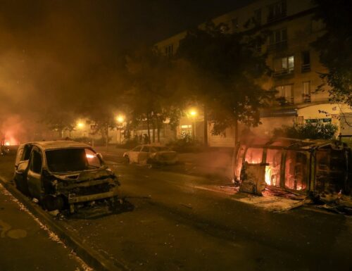 Erster Toter bei gewalttätigen Protesten in Frankreich