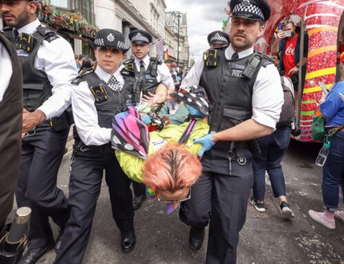 Klimaaktivisten blockieren Pride-Marsch in London
